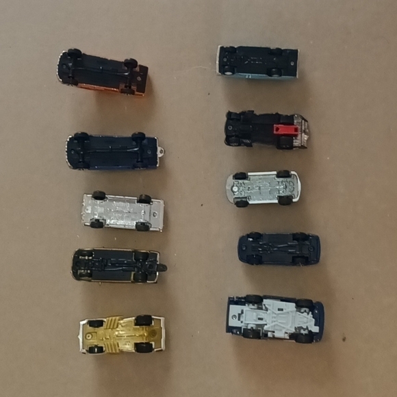 EUC 9 toy vehicles Maisto, Hot Wheels, & Matchbox cars pickups coupes, some VTG - Picture 4 of 15